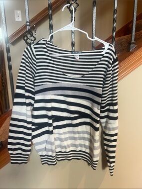 VENUS Black and White Striped Scoop Neck Top